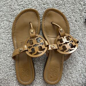 Tort Burch logo Miller Sandal, size 6